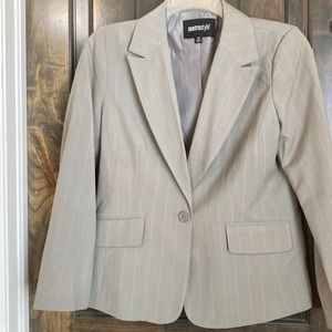 Stunning 5 piece suit. Size 12p.